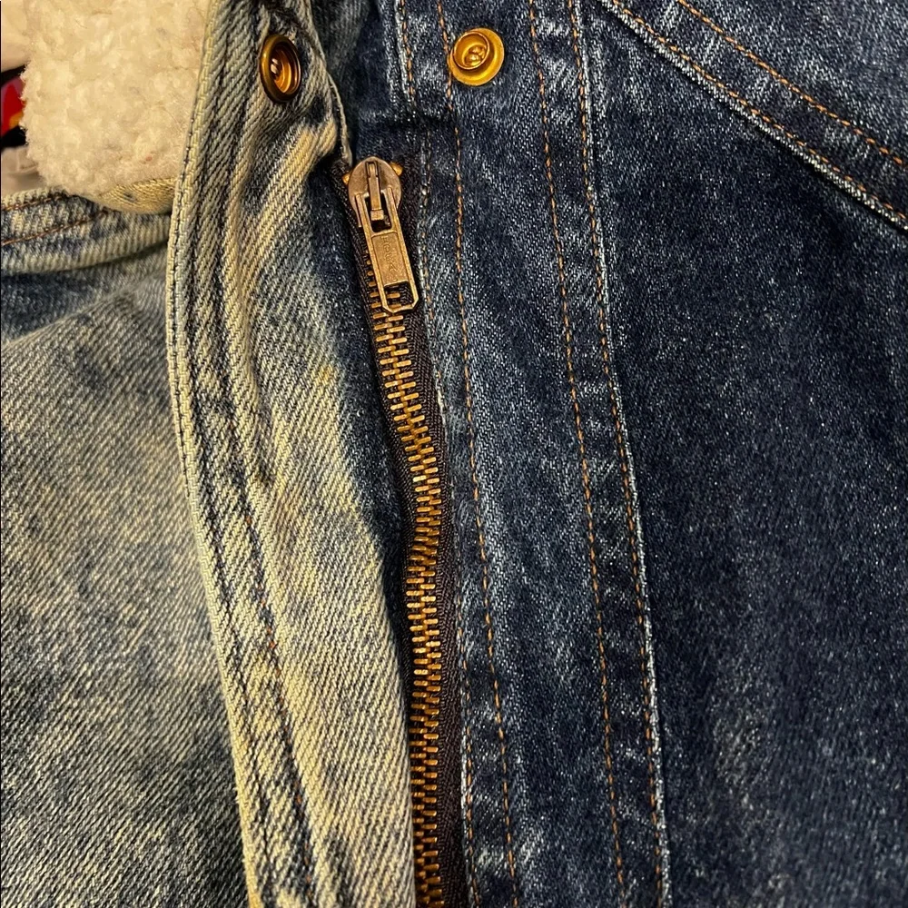Vintage Andy Johns Sherpa lined denim jacket in preowned condition. - Picture 5 of 9